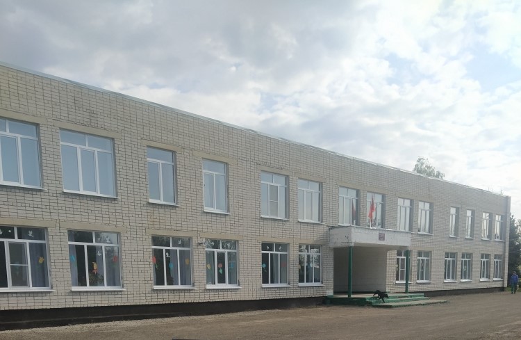 Здание МБОУ ООШ с. Коробовка. Центральный вход Здание МБОУ ООШ с. Коробовка. Центральный вход.