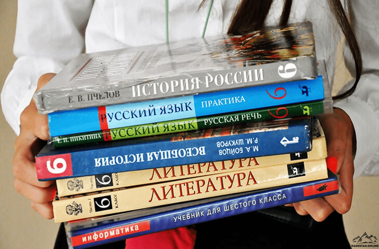 Обеспечение обучающихся учебниками и учебными пособиями, учебно-методическими материалами, средствами обучения и воспитания.
